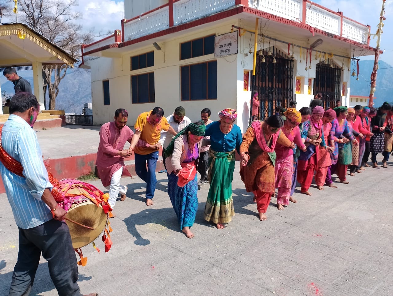 Holi 2023 Celebration with colors and Flowers in uttarakhand Photos