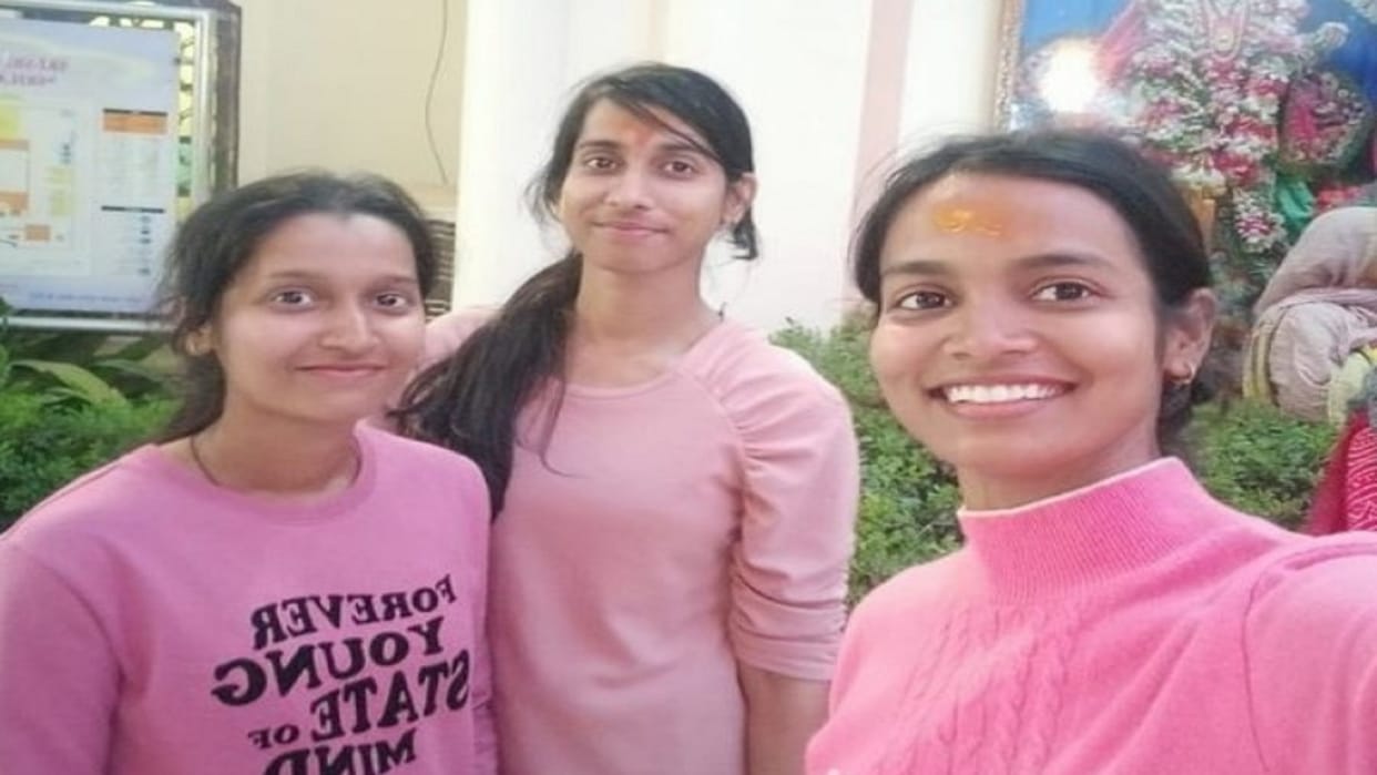 international Women Day 2023 Badaun three real sisters got jobs on post of inspector together