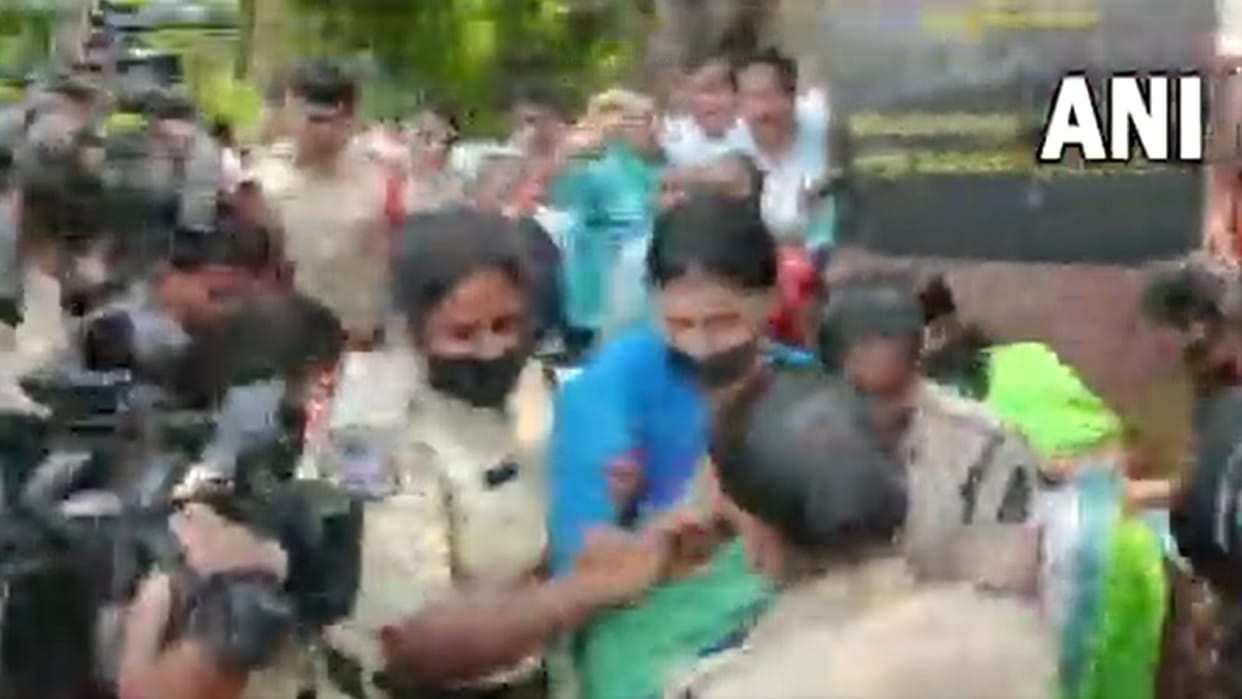 YSRTP chief YS Sharmila taken into preventive custody by Police staged protest atrocities against women