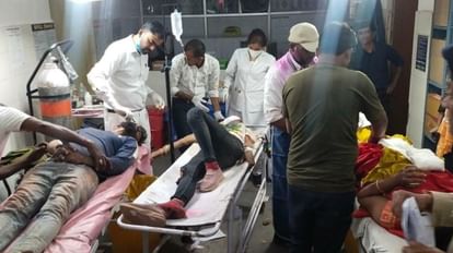 MP News: होली की मस्ती में महिला को लगी टक्कर, तलवारें-चाकू चले, एक की मौत, सात घायल, दो की आंतें आईं बाहर कटनी में मामूली बात पर दो पक्षों में विवाद हो गया।