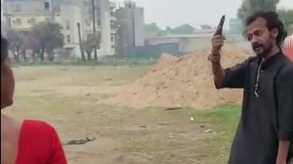 बिहार में प्राइवेट स्कूल के डायरेक्टर को पिस्टल और राइफल लेकर निकलना पड़ा महंगा, पुलिस ने किया गिरफ्तार-The director of a private school in Bihar had to leave with a pistol and a rifle, police arrested