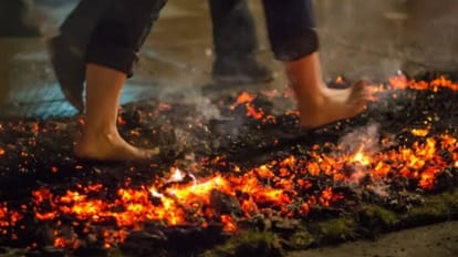 उज्जैन जिले के बड़नगर, उन्हेल, घट्टिया तहसील के ग्रामीण इलाकों में बुधवार को ये परंपरा मनाई गई।