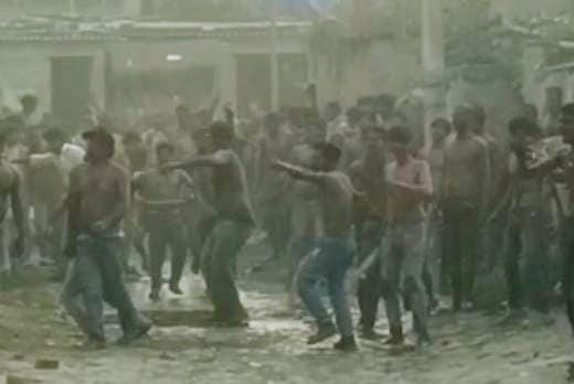 Bihar: Clash between two parties over throwing of color-Abir in Bettiah, fierce stone pelting; One killed, 10