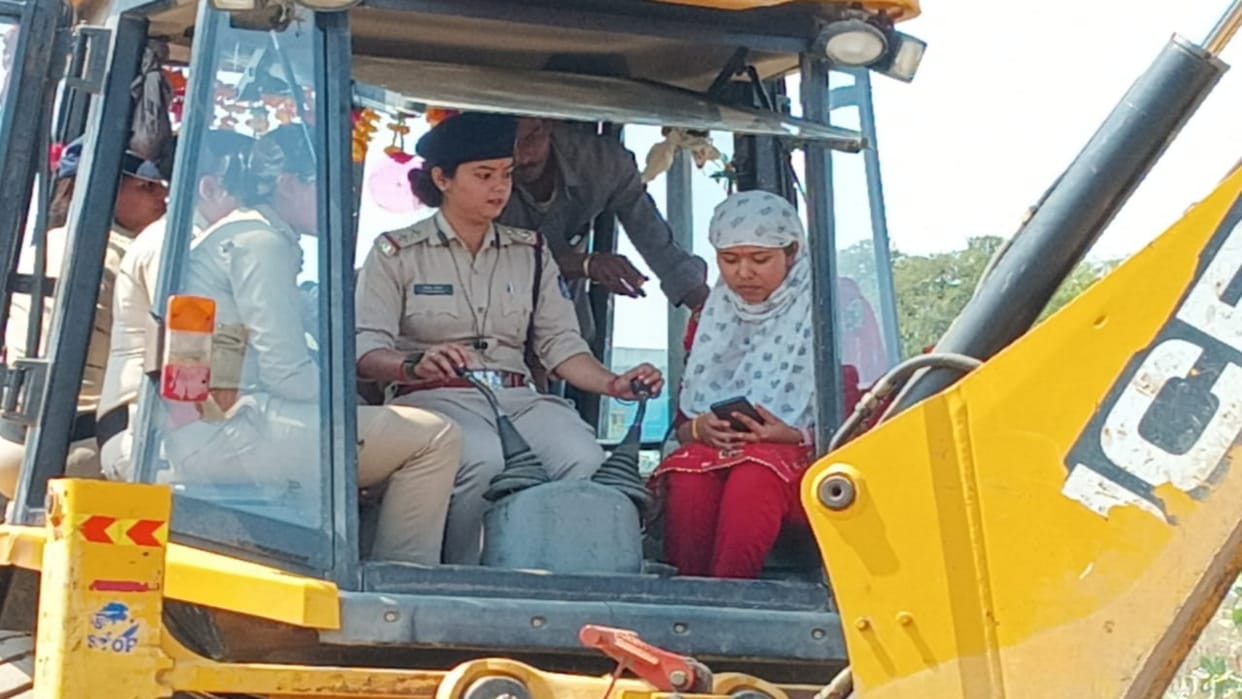 Damoh Illegal encroachment of the accused in case of misdemeanor and gang rape demolished