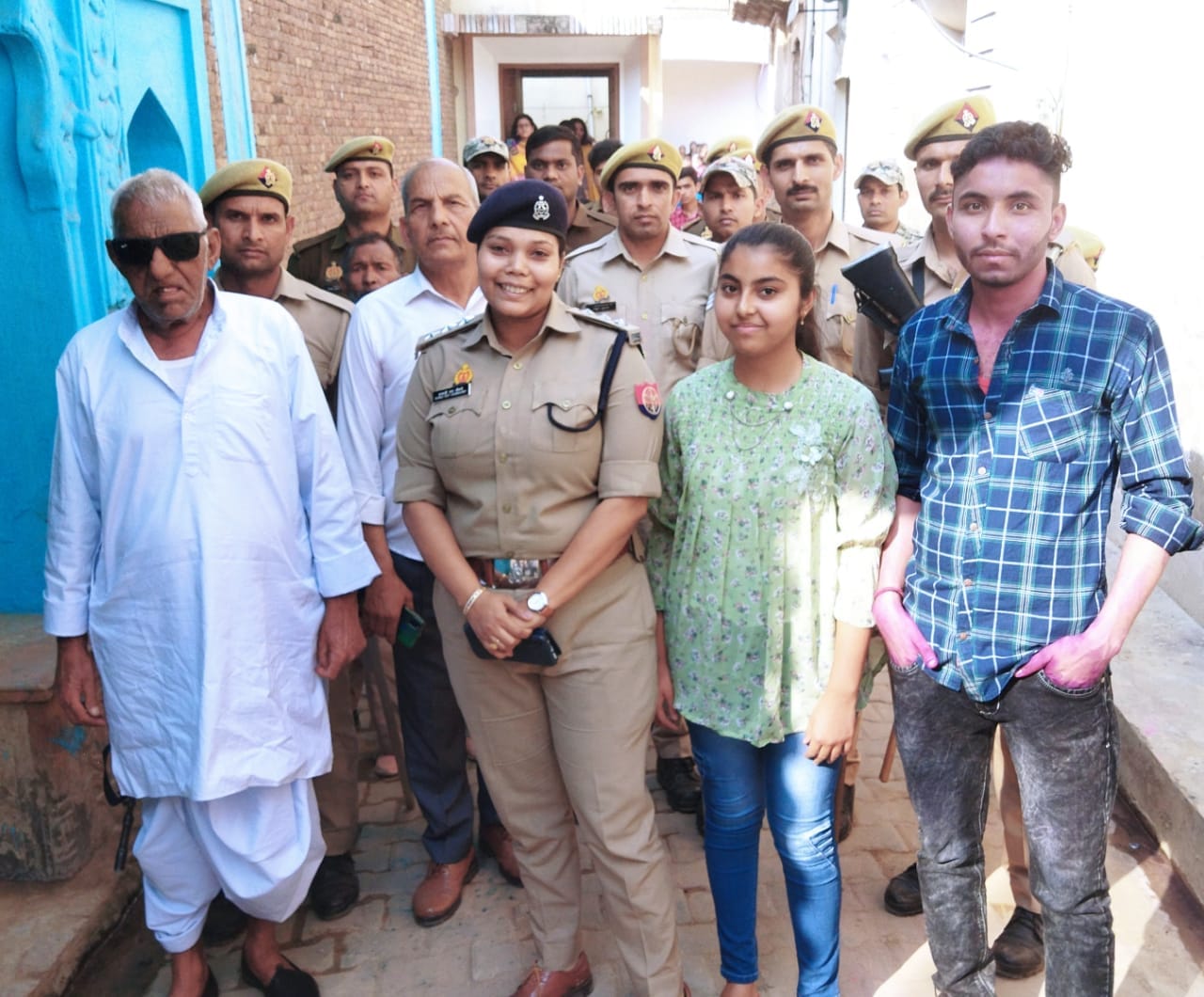Holi of Bijauli  Meerut is historical, youths take out parade in the village by piercing the body