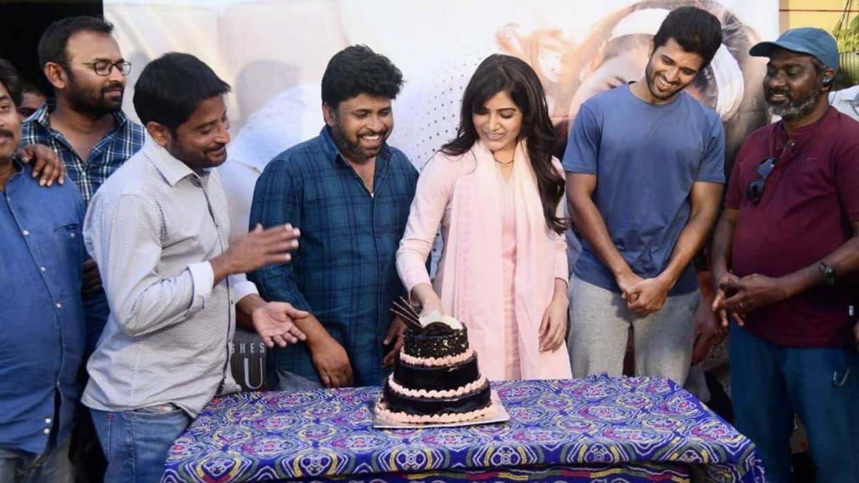 Samantha ruth prabhu back on kushi shooting vijay deverkonda and film team welcome actress by cutting a cake