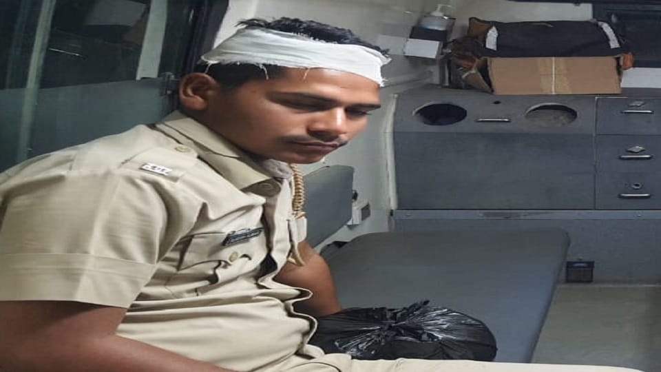 Stone pelting on Dial 112 team reached on information of dispute between two parties