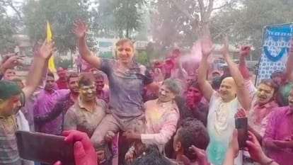 Holi was played in police line in Agra here officers and personnel including CP congratulated each other