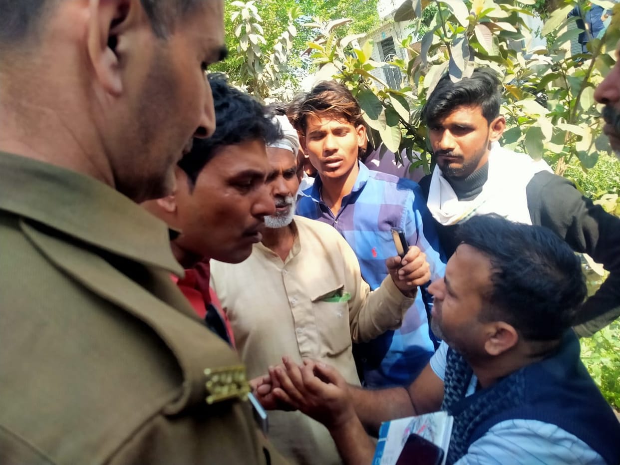 Saharanpur News: Teenager dies due to hit by pickup vehicle, family jammed the dead body on the road