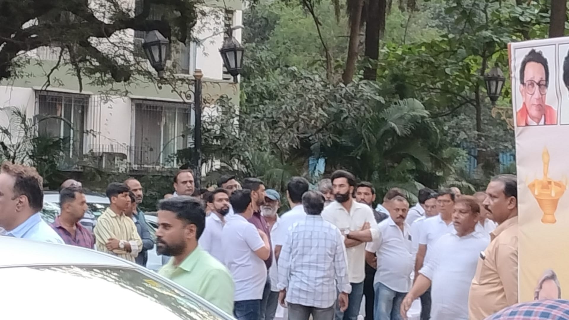 Satish Kaushik Funeral Fans and Celebs Reached to Pay Last Respect Ranbir Kapoor Boney Kapoor Anupam Kher