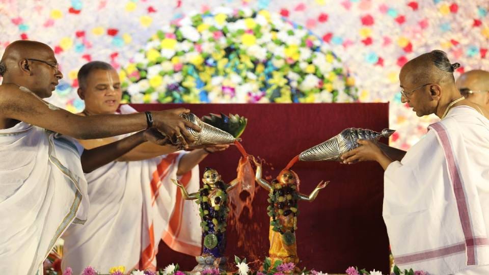 Premavatar Shri Chaitanya Chandra descended on full moon of Phalgun in midst of Holi festival in Mathura