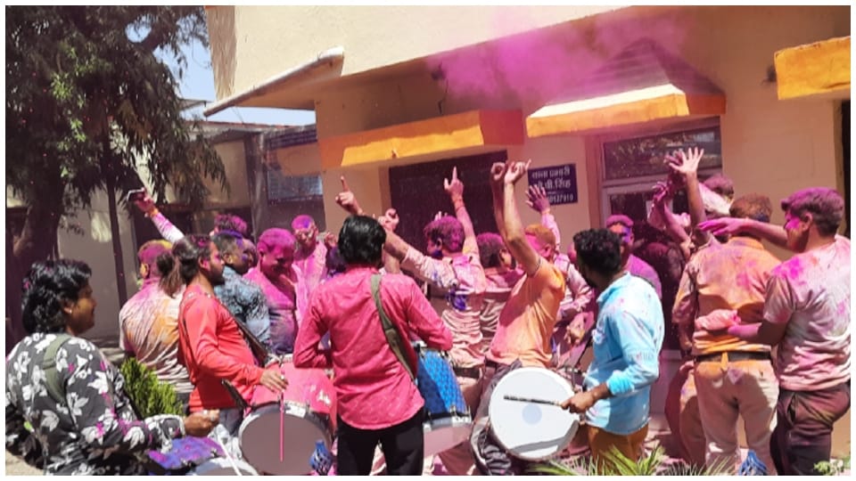 Jaipur Shiprapath police station Policemens poured petrol on constable private part