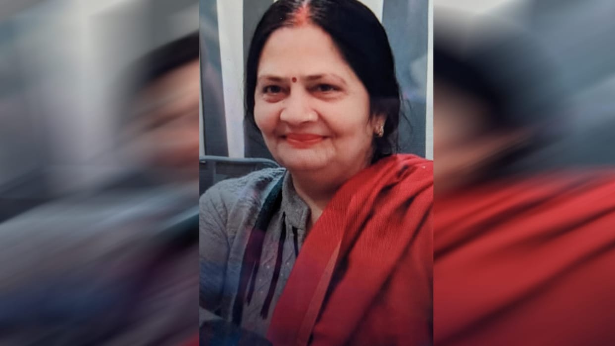Woman died by jumping from the roof in rudrapur Uttarakhand news in hindi