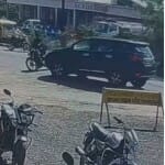 पूर्व सीएम दिग्विजय सिंह की कार से टकराया युवक।
