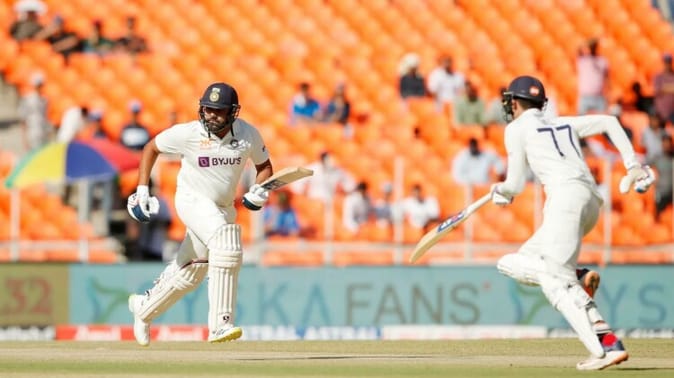 IND vs AUS Live Score: तीसरे दिन का खेल शुरू, ऑस्ट्रेलिया पर बढ़त हासिल करने उतरा भारत, रोहित-गिल क्रीज पर