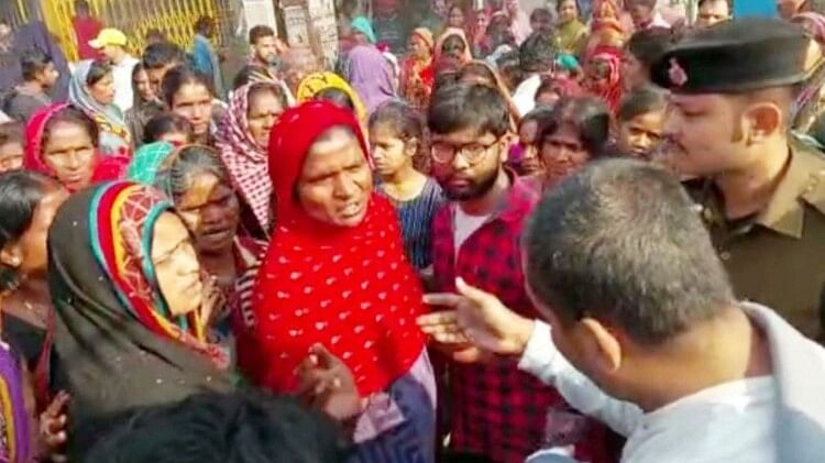 Bihar: सरेआम युवक की हत्या से लोगों में आक्रोश, सीतामढ़ी मेहसौल चौक पर शव रखकर लगाया जाम