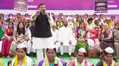 MP Sanjay Singh with K Kavitha at Jantar Mantar for Women’s Reservation Bill