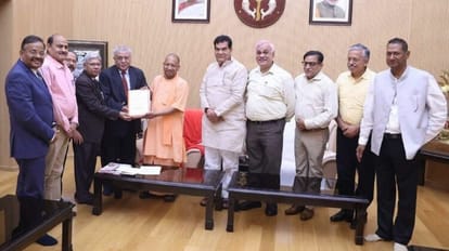 UP Nikay Chunav: ओबीसी आयोग ने सीएम योगी को सौंपी सर्वे रिपोर्ट