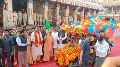 CM Yogi reached Mirzapur: went to the house of cabinet minister Swatantra Dev Singh, expressed condolences