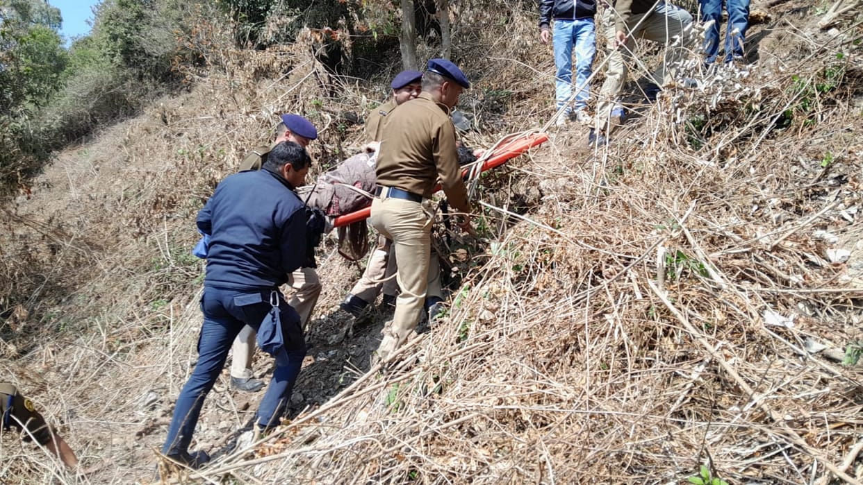 Car accident near Mussoorie many people injured in accident Dehradun Uttarakhand News in hindi