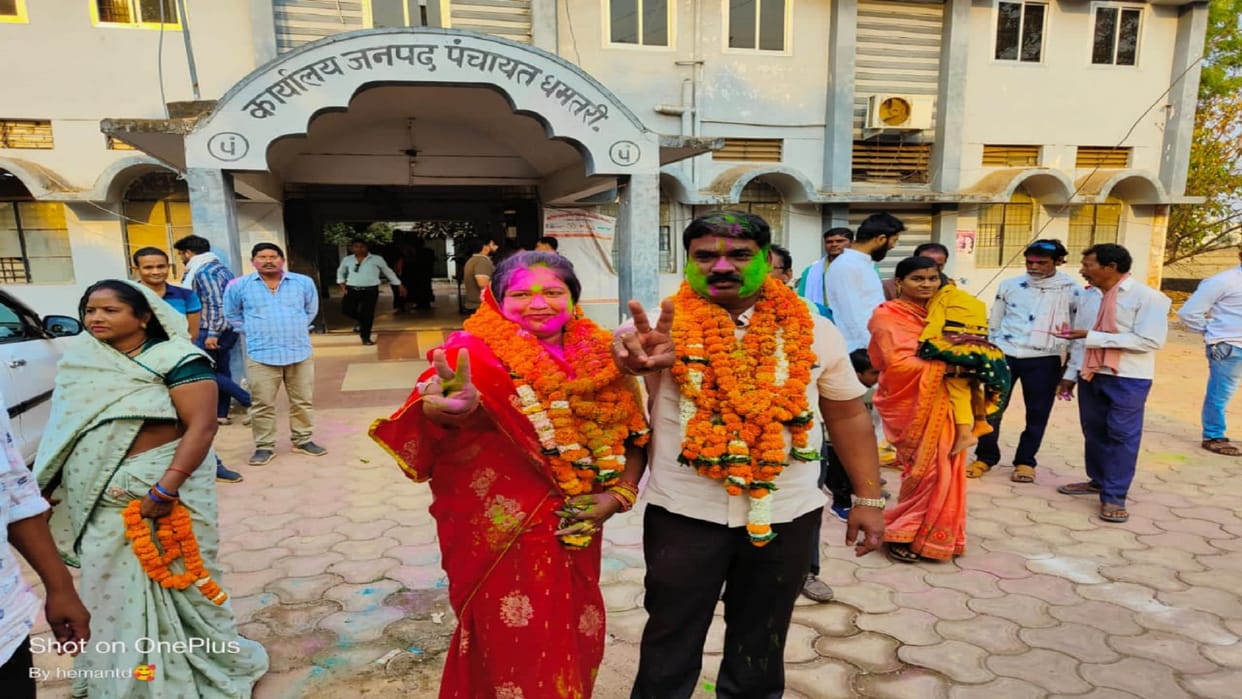Manisha Sahu became the president and Raju Chandrakar became the vice president of Dhamtari Panchayat