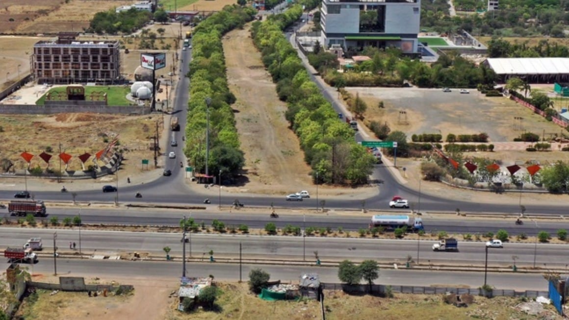 In the next 19 years, 940 square kilometers of road and 107 bridges are required in Indore.