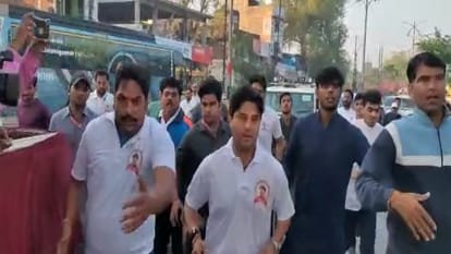 Scindia and son Maha Aryaman ran in state marathon in memory of Madhav Rao in Gwalior Mahima also seen