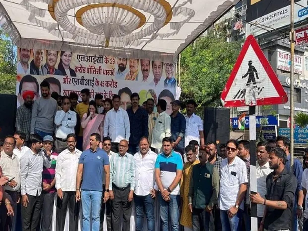 Congress leader slips on stage in Indore, abuses Chief Minister