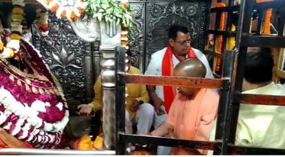 CM Yogi reached Mirzapur: went to the house of cabinet minister Swatantra Dev Singh, expressed condolences