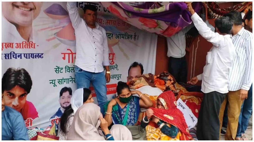 Jaipur Police forcibly ended the sit-in of martyrs wives BJP MP Kirorilal Meena health deteriorated