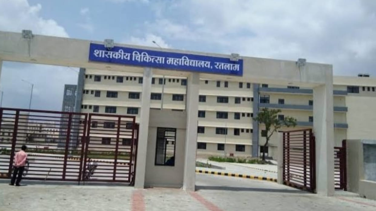 Ratlam: Junior doctors on strike in medical college, angry over not getting stipend for three months
