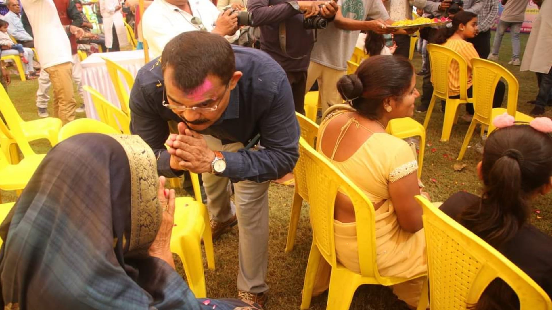 Satna Collector played Holi with children who lost their parents during Corona period view photos