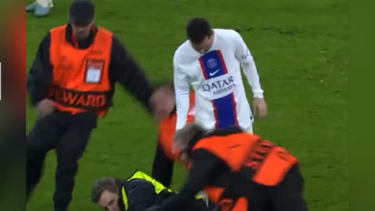 UEFA Champions League: Fan upset by PSG defeat against Bayern Munich tried to push Lionel Messi, VIDEO