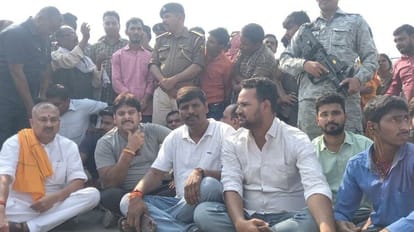 Bihar:औरंगाबाद में युवक की हत्या के विरोध में बवाल, सड़क पर उतरे लोग; Bjp सांसद बोले- पुलिस की लापरवाही - Bihar: Uproar Against The Murder Of A Youth In Aurangabad, People Protested