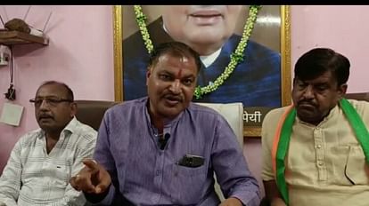 Balod: भाजपा प्रदेश उपाध्यक्ष ने PM आवास योजना पर कांग्रेस को घेरा, बोले- 15 मार्च को घेरेंगे विधानसभा भाजपा के प्रदेश उपाध्यक्ष और पूर्व सांसद मधुसूदन यादव ने कांग्रेस पर किया तंज।