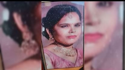 Bhilai: घर में शव रखकर फरार हो गया बेटा, मां ने पुलिस से की शिकायत तो खुला यह राज, एक महीने से लापता थी युवती भिलाई से एक महीने से लापता युवती का शव बेमेतरा के जुनवानी गांव में मिला