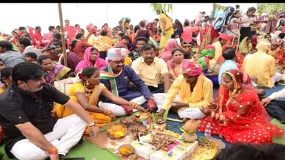 सामूहिक विवाह में 75 जोड़ों ने थामा एक दूजे का हाथ।