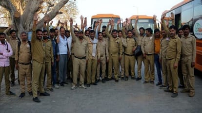 इलेक्ट्रिक बसों के चालक-परिचालक हड़ताल पर