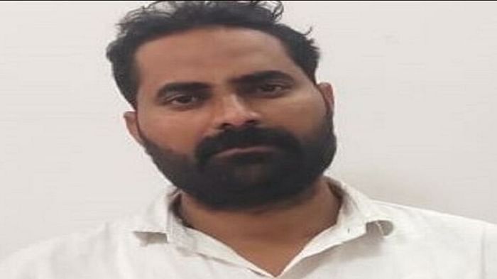 Abdul Kavi, the shooter of Mafia Atiq, surrendered, was absconding after the murder of MLA Raju Pal