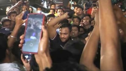 शाकिब अल हसन ने की फैन की पिटाई