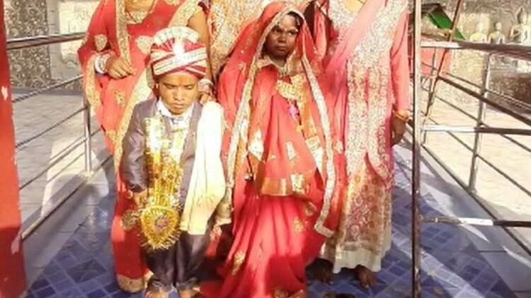 Bihar : दूल्हे से आधा फुट लंबी यह दुल्हनिया, मंदिर में इनकी शादी देखने जुट गई भीड़