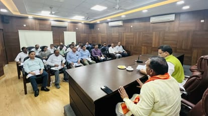 Varanasi: पिछड़ों के सम्मान का सपा करती है दिखावा, नरेंद्र कश्यप बोले- अपनी भूमिका नहीं निभा पा रहा विपक्ष सर्किट हाउस में राज्यमंत्री नरेंद्र कश्यप
