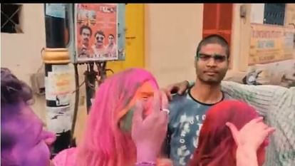 विदेशी युवती से बदसलूकी का Viral Video पुराना