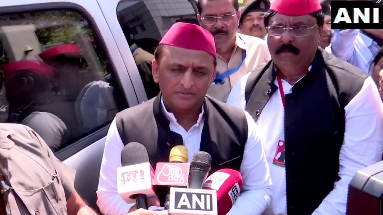 Akhilesh Yadav speaks on CBI and ED raids on oppostition leaders.