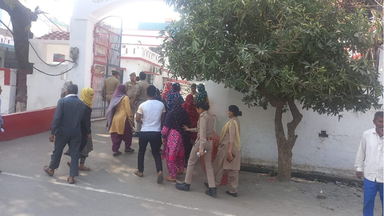 Baghpat: Attack on family members and three people injured opposing the sale of ganja