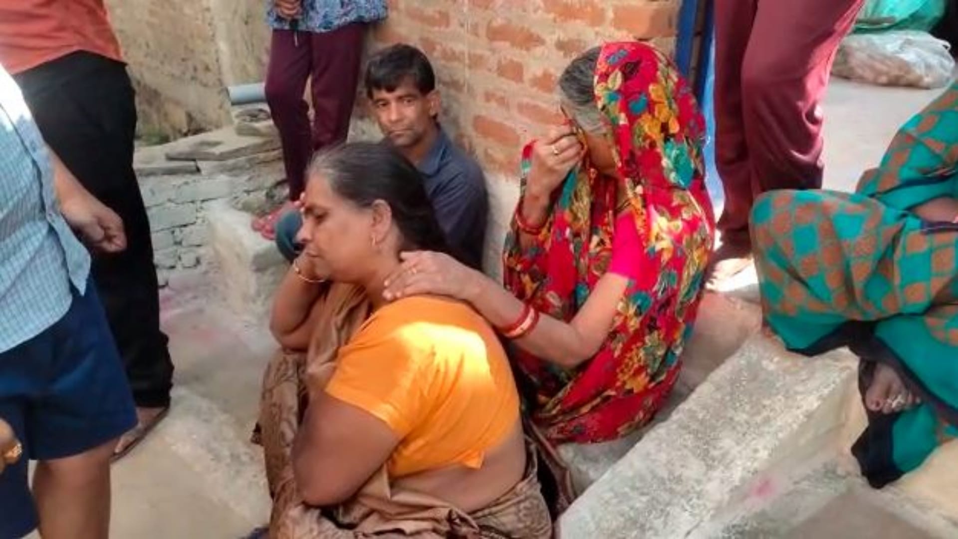 मृतक के परिजन