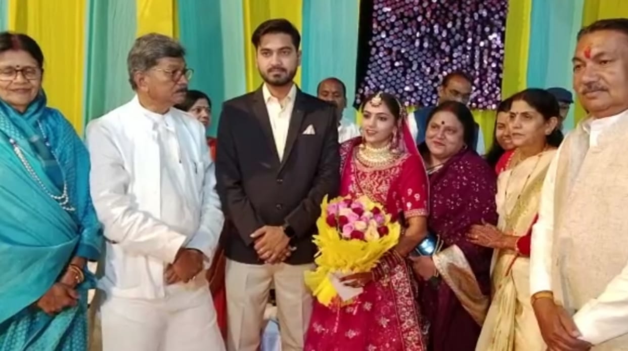 chhattisgarh assembly speaker reached gpm to attend congress leader daughter's wedding