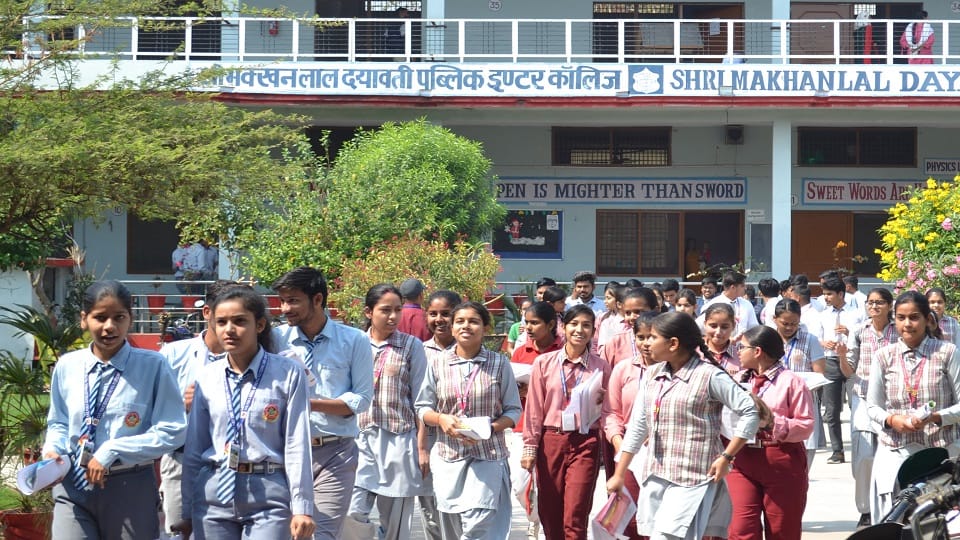 Maths questions liked by the examinees 1229 took exam at seven centers