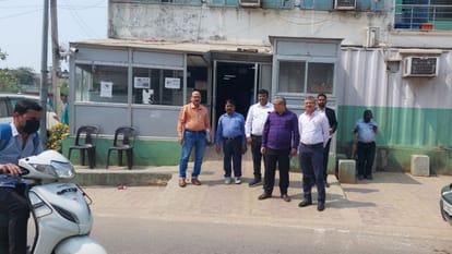 Demonstration at DM office in protest against death of newborn