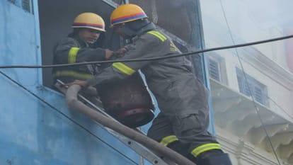 Goods worth lakhs gutted in fire due to short circuit in Firozabad three storey utensil merchant house